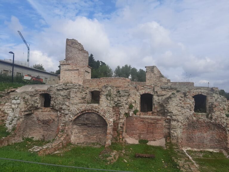 Miniera di zolfo di Cabernardi: testimone silenziosa di un passato recente.